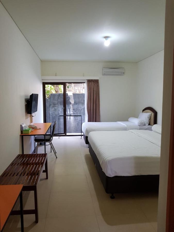 Hotel Larensia Labuan Bajo Dış mekan fotoğraf
