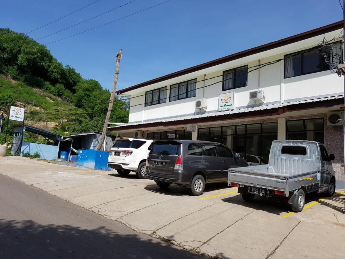 Hotel Larensia Labuan Bajo Dış mekan fotoğraf