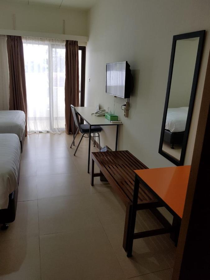 Hotel Larensia Labuan Bajo Dış mekan fotoğraf