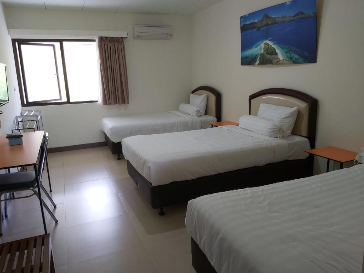 Hotel Larensia Labuan Bajo Dış mekan fotoğraf
